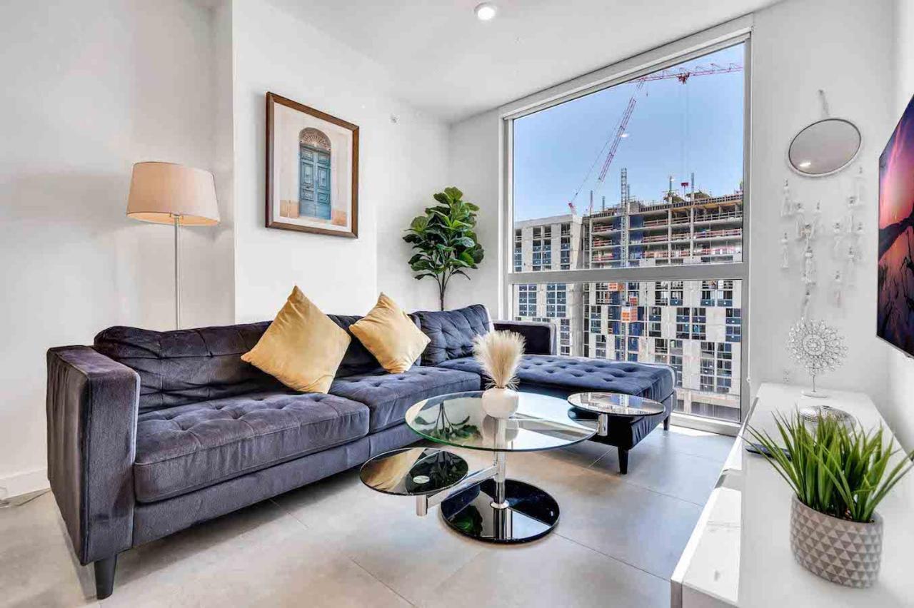 Wonderful Unit In Downtown With Free Parking Appartamento