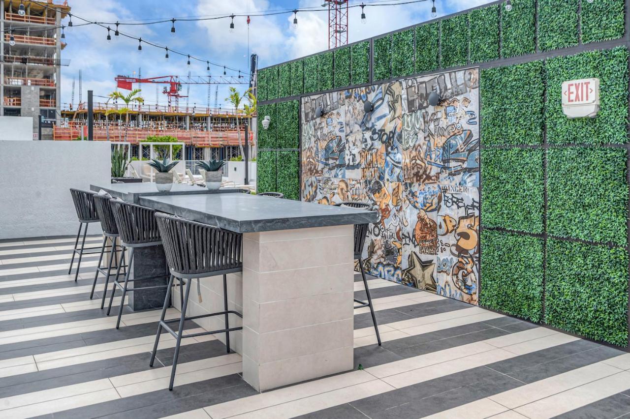 Wonderful Unit In Downtown With Free Parking Appartamento *