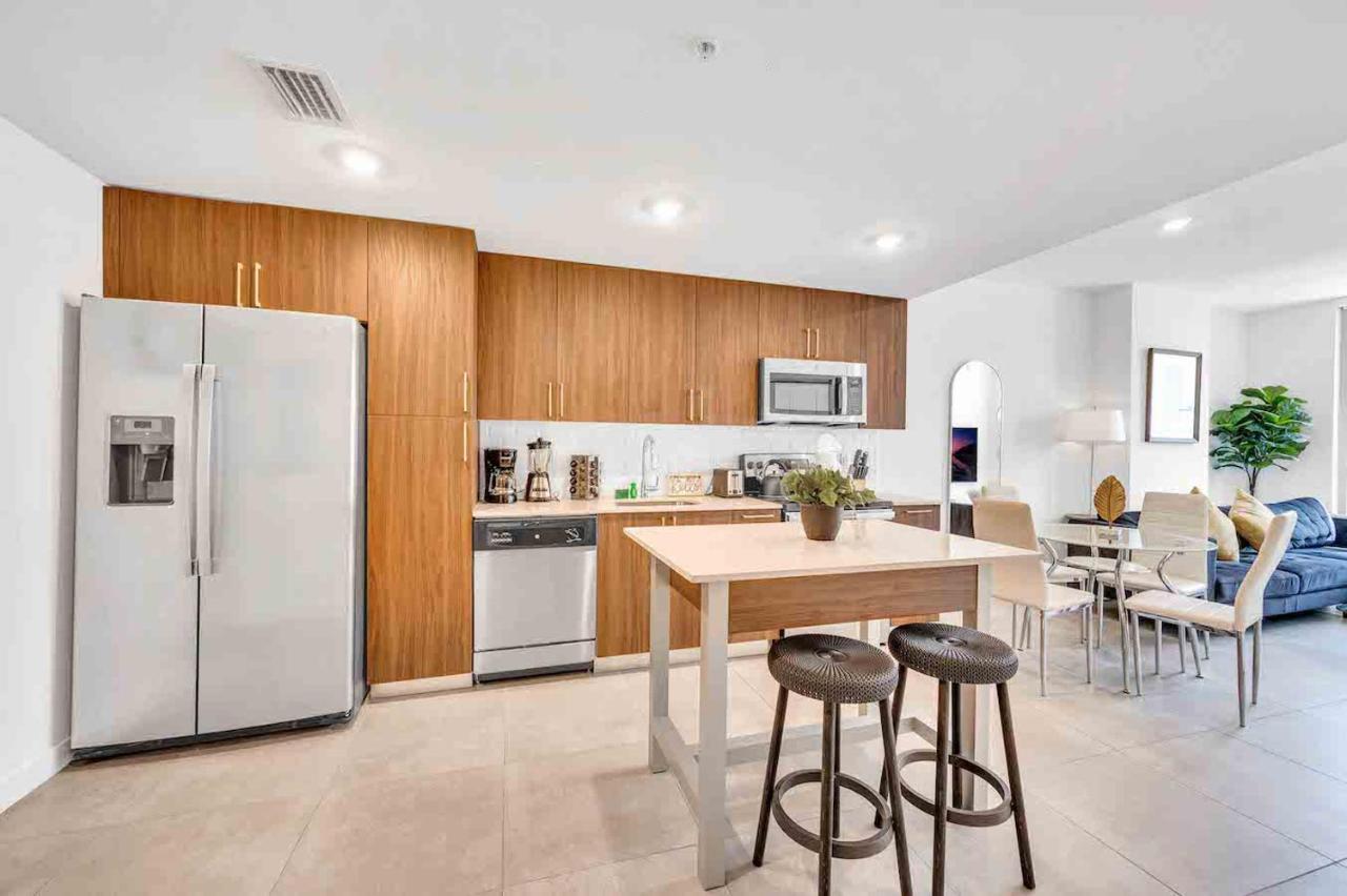 Wonderful Unit In Downtown With Free Parking Appartamento *